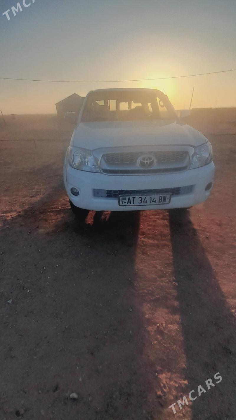 Toyota Hilux 2009 - 320 000 TMT - Балканабат - img 10