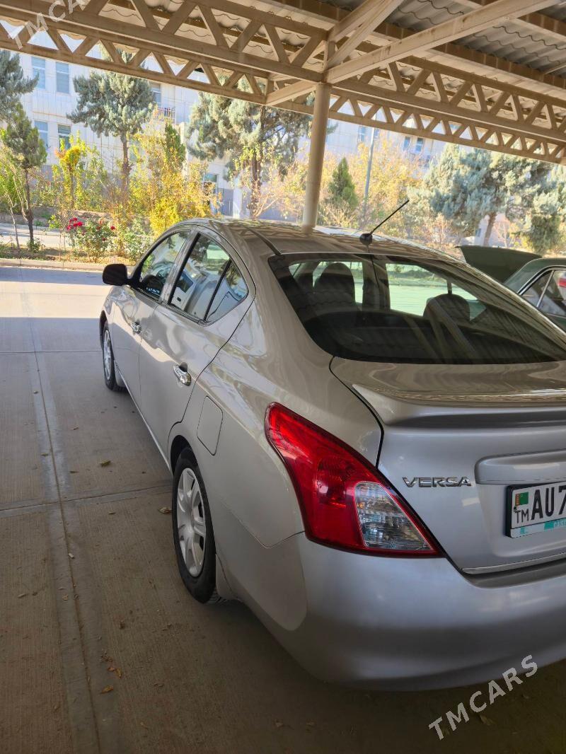 Nissan Versa 2014 - 125 000 TMT - Кëши - img 2