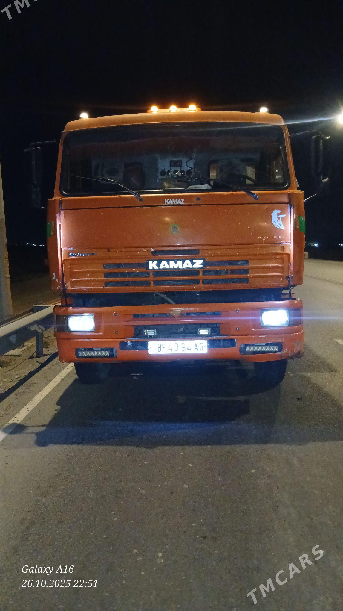 Kamaz 6520 2014 - 400 000 TMT - Бузмеин - img 4