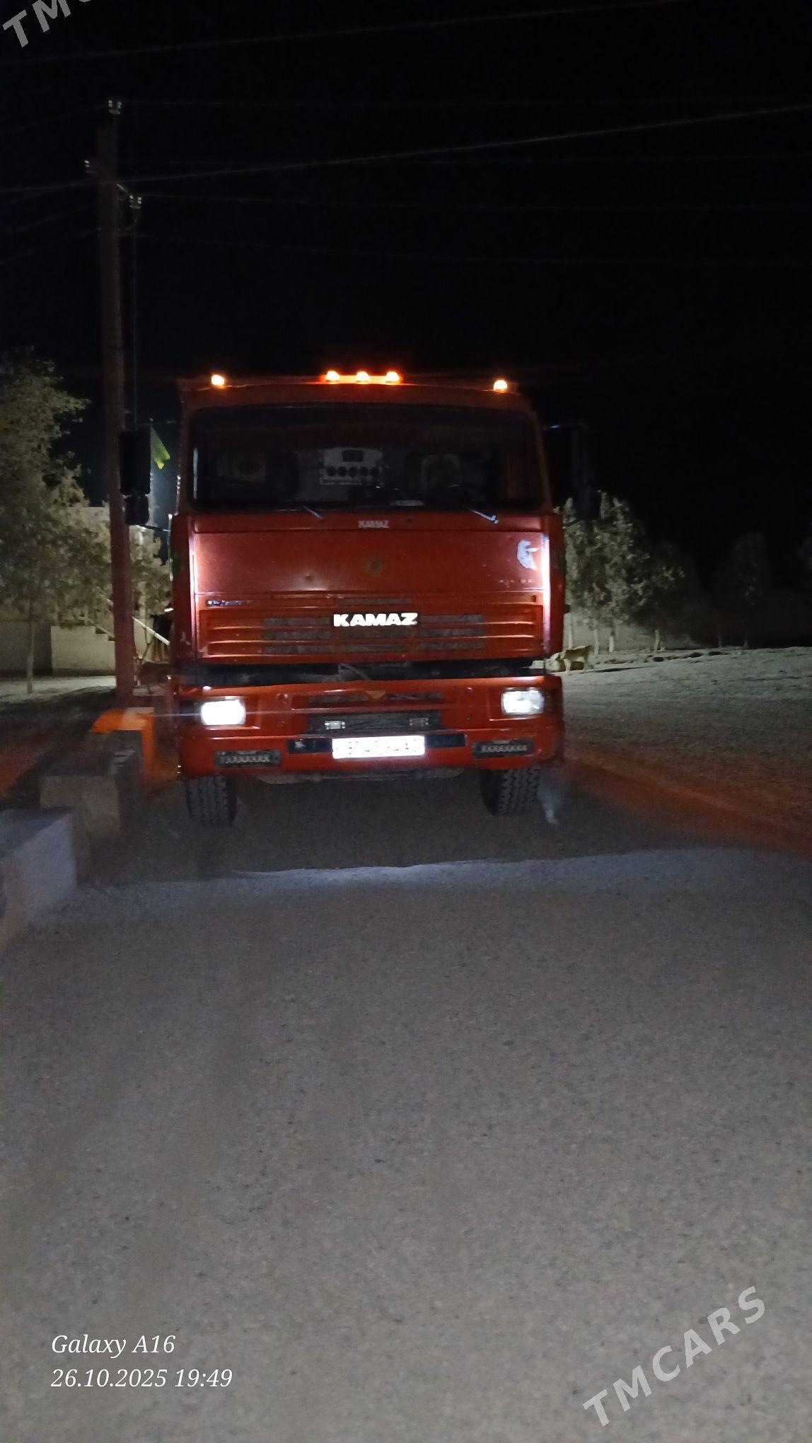 Kamaz 6520 2014 - 400 000 TMT - Бузмеин - img 3