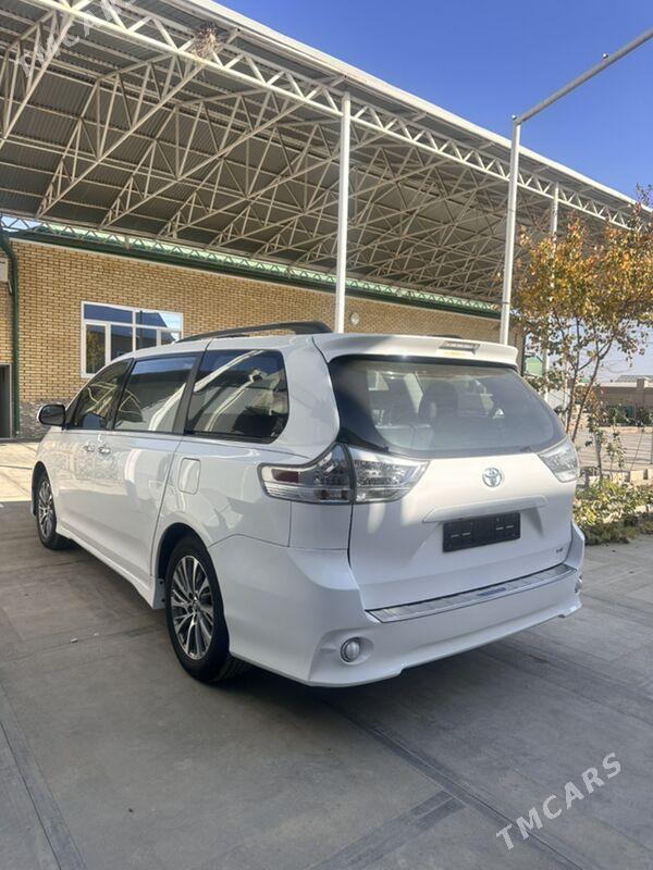 Toyota Sienna 2017 - 400 000 TMT - Мары - img 6