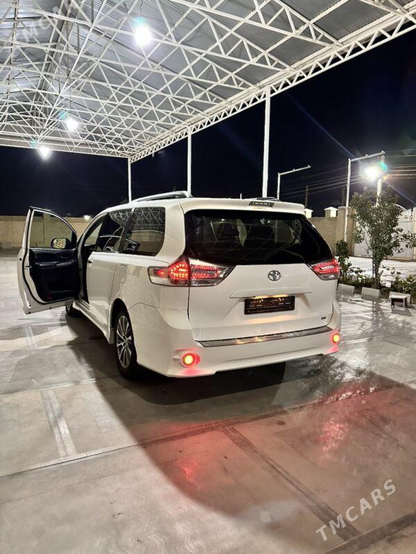 Toyota Sienna 2017 - 400 000 TMT - Мары - img 3
