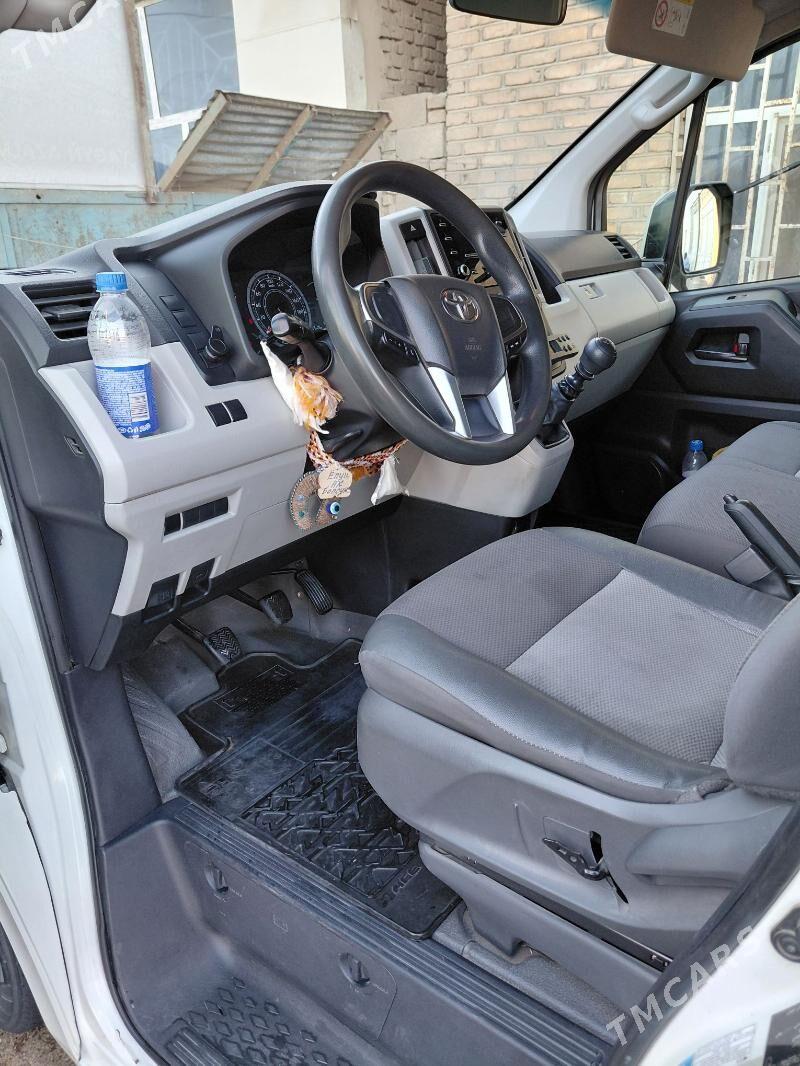 Toyota Hiace 2020 - 550 000 TMT - Теджен - img 4