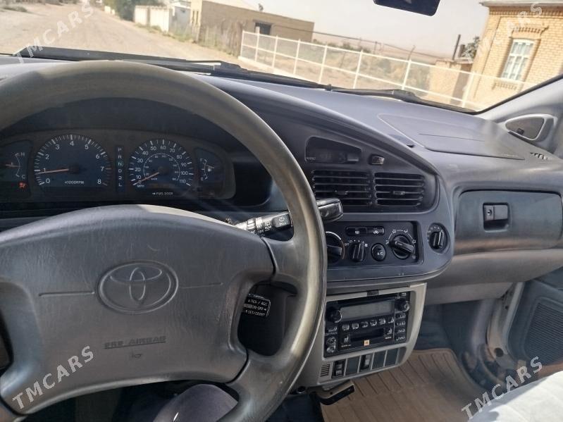 Toyota Sienna 2001 - 150 000 TMT - Тагтабазар - img 3