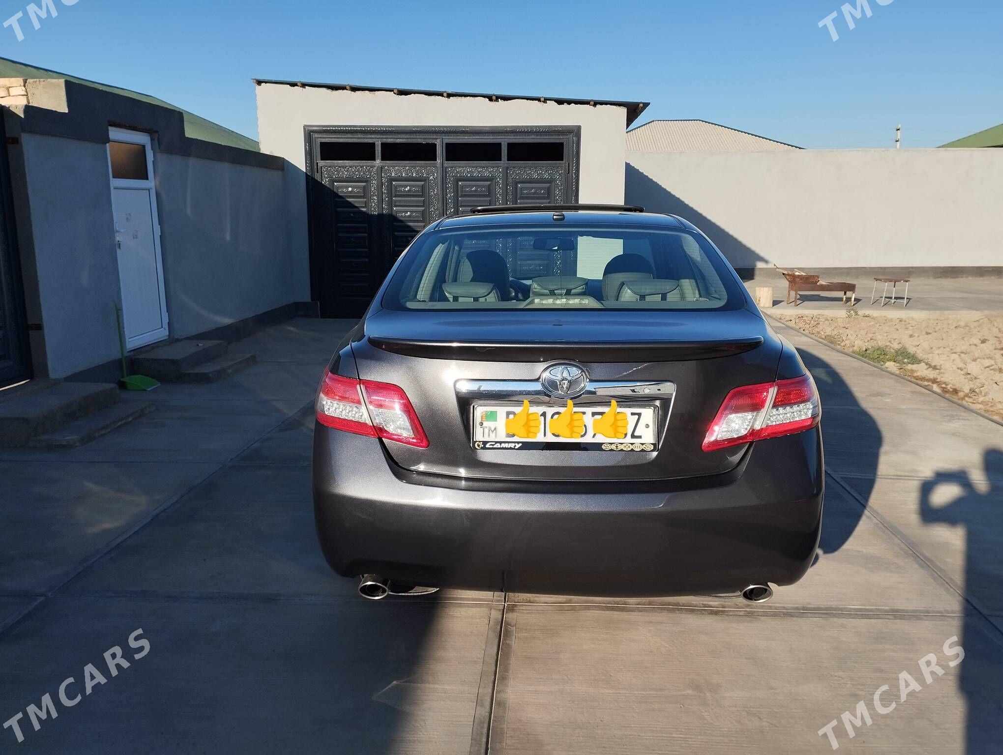 Toyota Camry 2010 - 250 000 TMT - Дашогуз - img 4