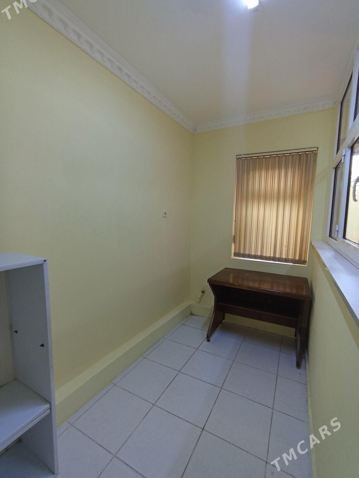 Eyesinden komnat podwal yer - Aşgabat - img 2