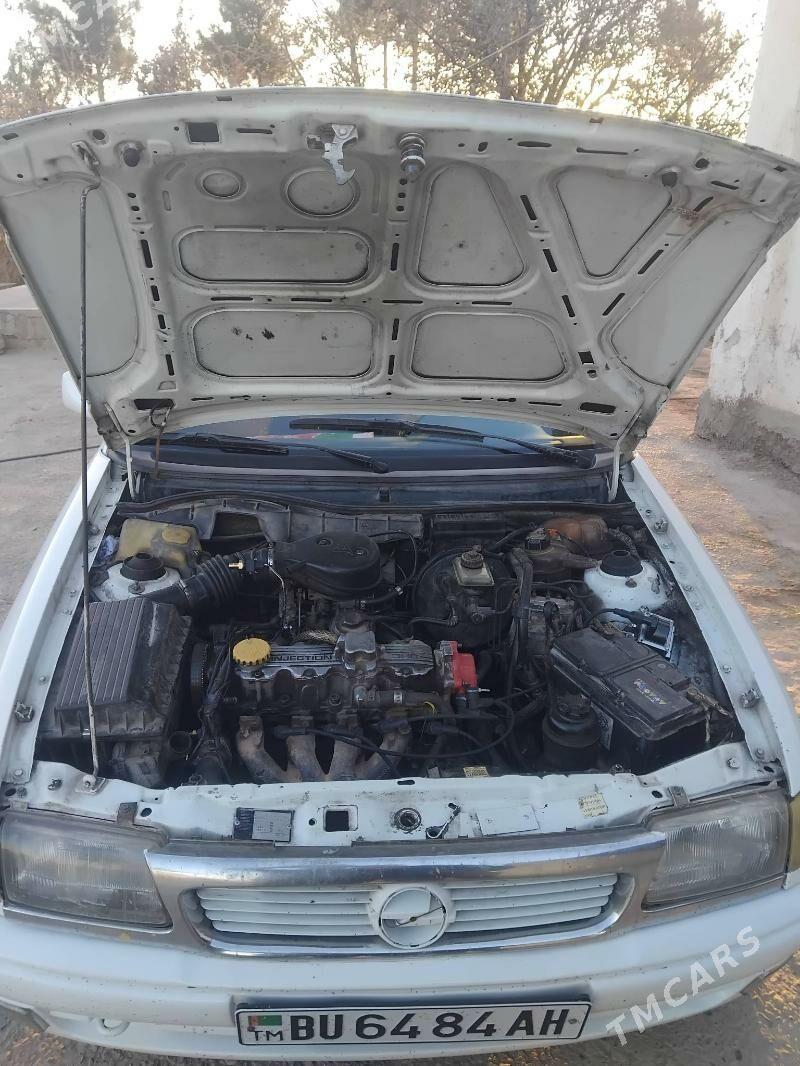 Opel Astra 1994 - 40 000 TMT - Кака - img 1