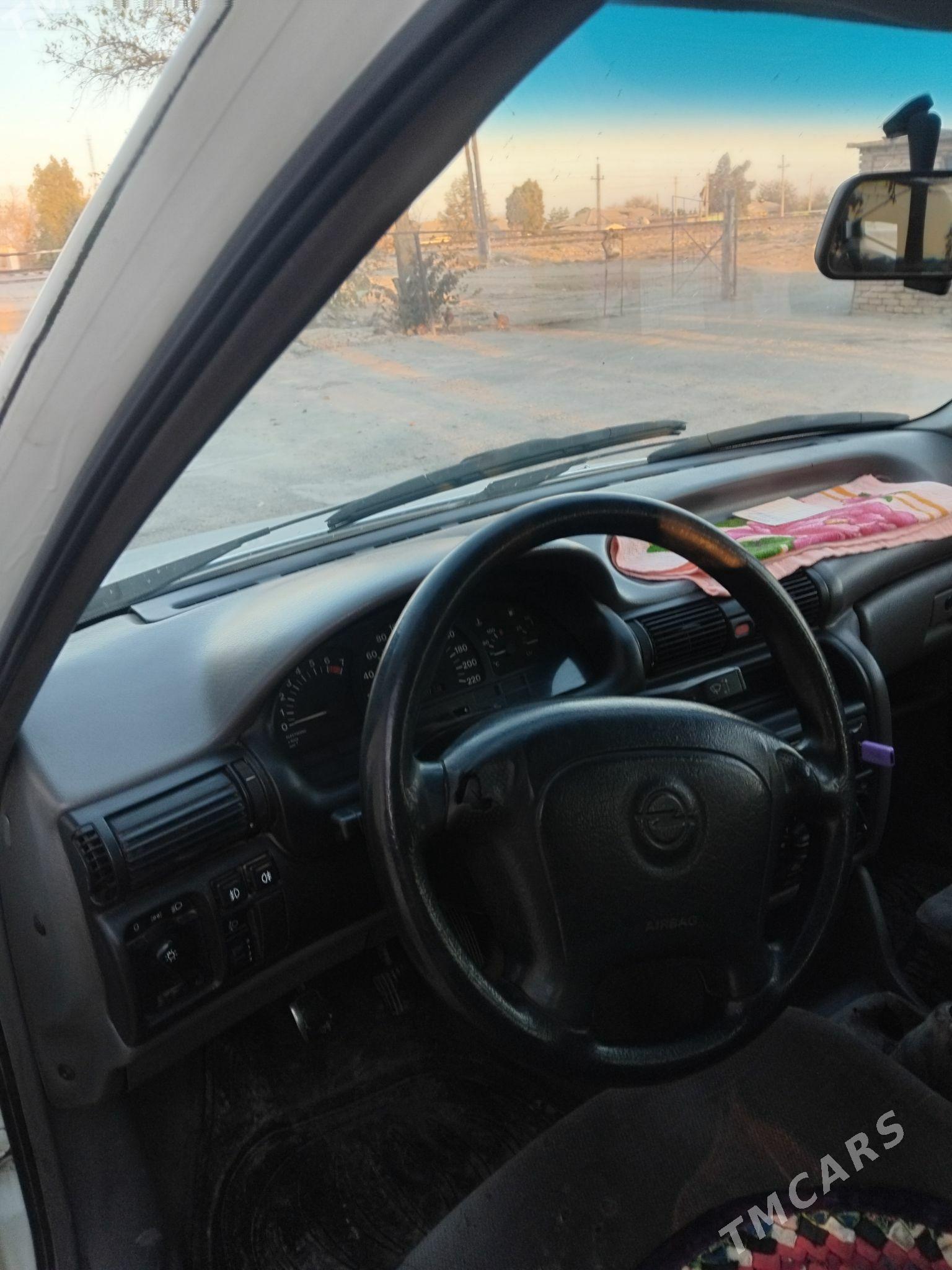 Opel Astra 1994 - 40 000 TMT - Кака - img 2