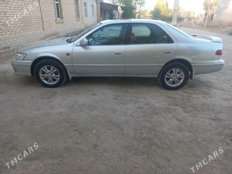 Toyota Camry 2001 - 170 000 TMT - Köneürgenç - img 3