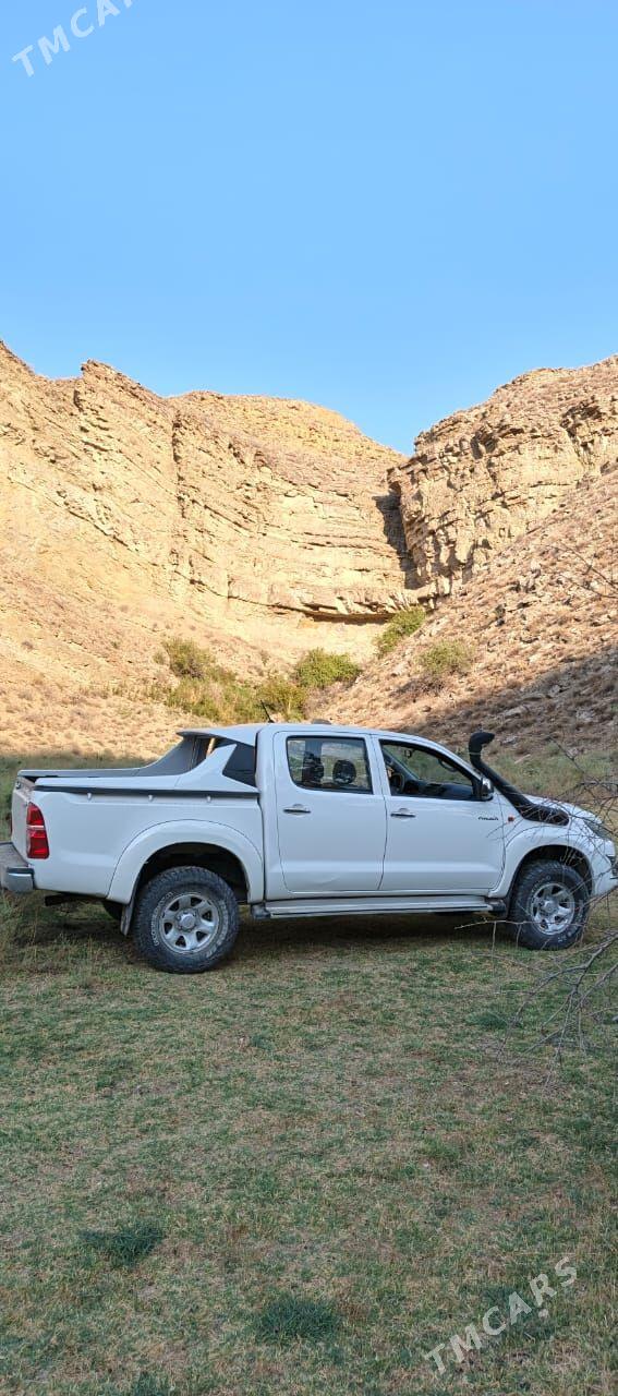 Toyota Hilux 2013 - 350 000 TMT - Bedew - img 2