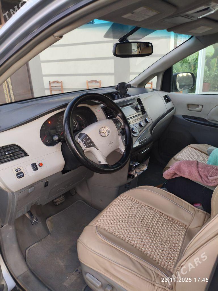 Toyota Sienna 2011 - 270 000 TMT - Мары - img 5