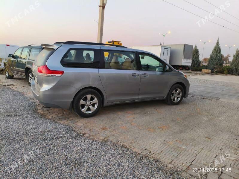 Toyota Sienna 2011 - 270 000 TMT - Мары - img 4