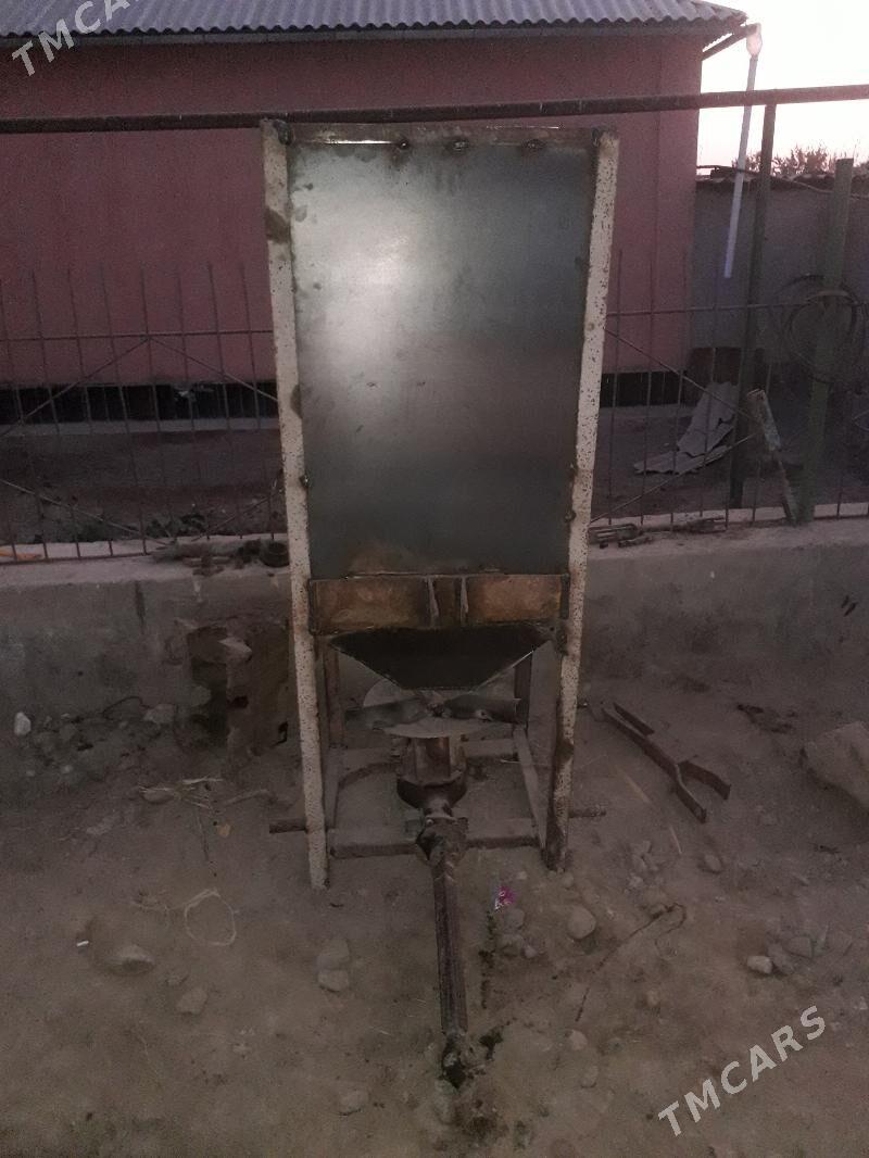 MTZ T-28 1986 - 30 000 TMT - Köýtendag - img 2