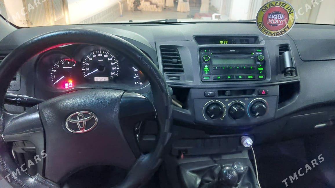 Toyota Hilux 2013 - 270 000 TMT - Туркменабат - img 4