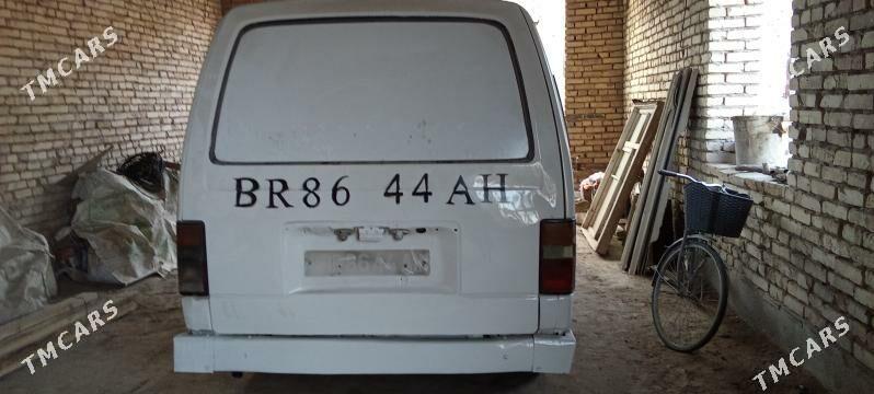 Nissan Urvan 1997 - 30 000 TMT - Гарабекевюл - img 1