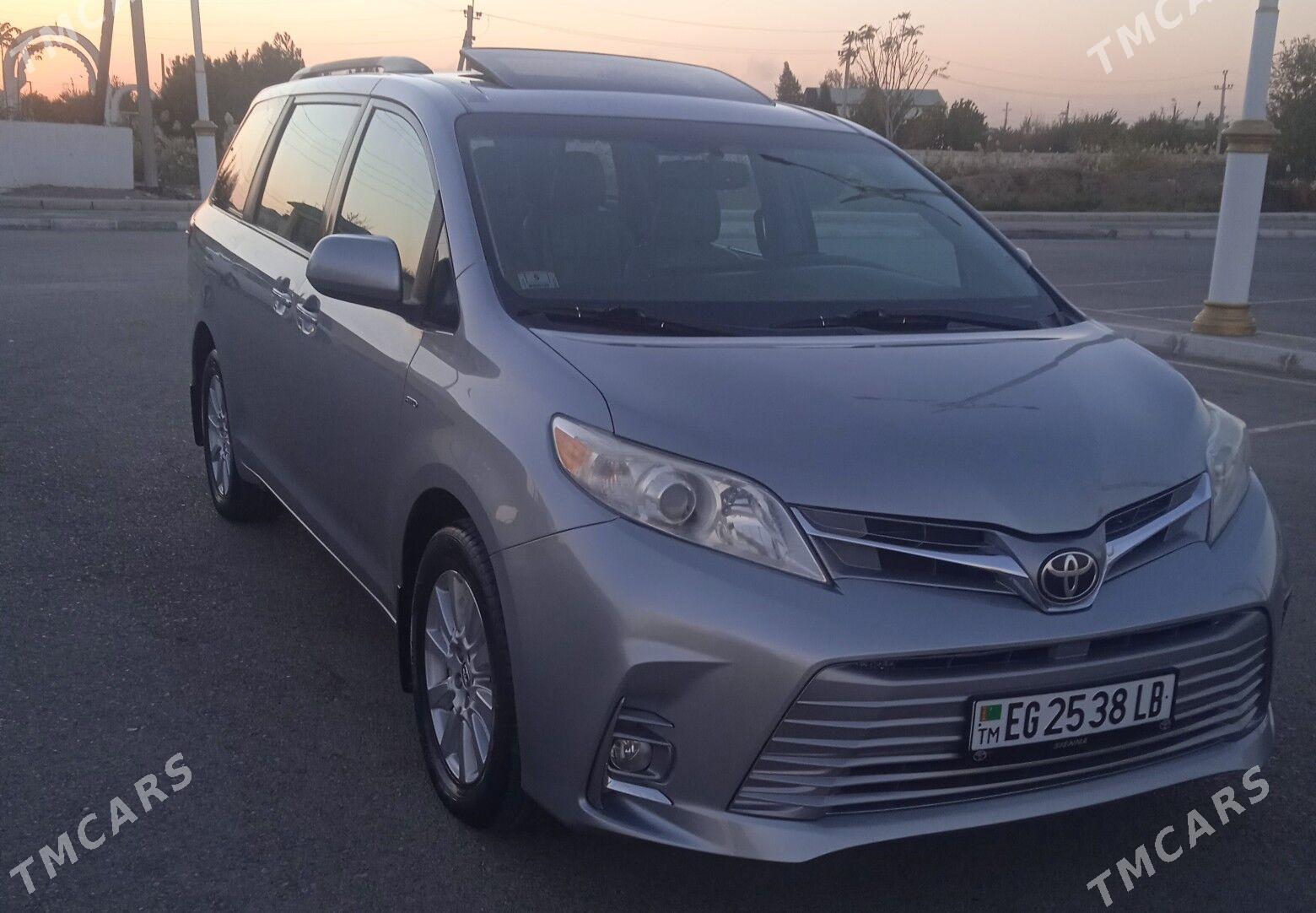 Toyota Sienna 2018 - 460 000 TMT - Türkmenabat - img 1