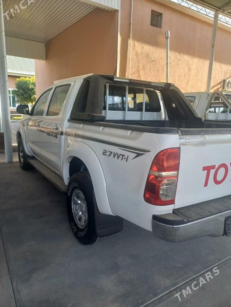 Toyota Hilux 2014 - 430 000 TMT - Мары - img 4
