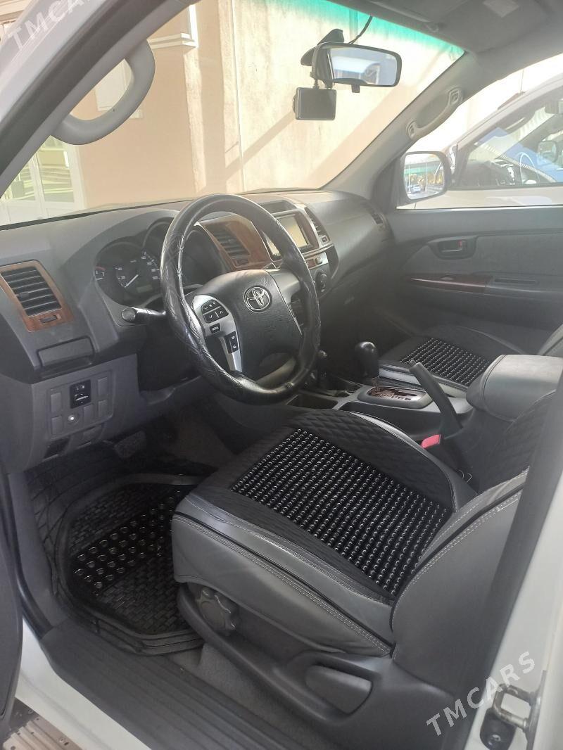 Toyota Hilux 2014 - 430 000 TMT - Мары - img 3