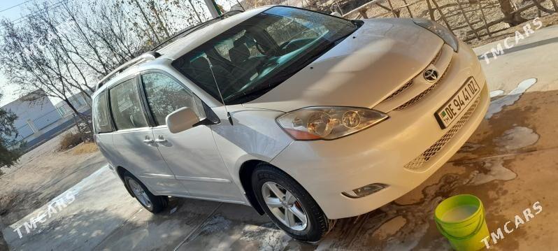 Toyota Sienna 2006 - 255 000 TMT - Акдепе - img 1