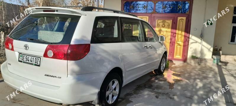 Toyota Sienna 2006 - 255 000 TMT - Акдепе - img 4