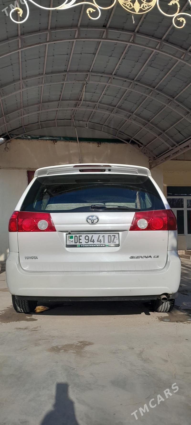 Toyota Sienna 2006 - 255 000 TMT - Акдепе - img 5