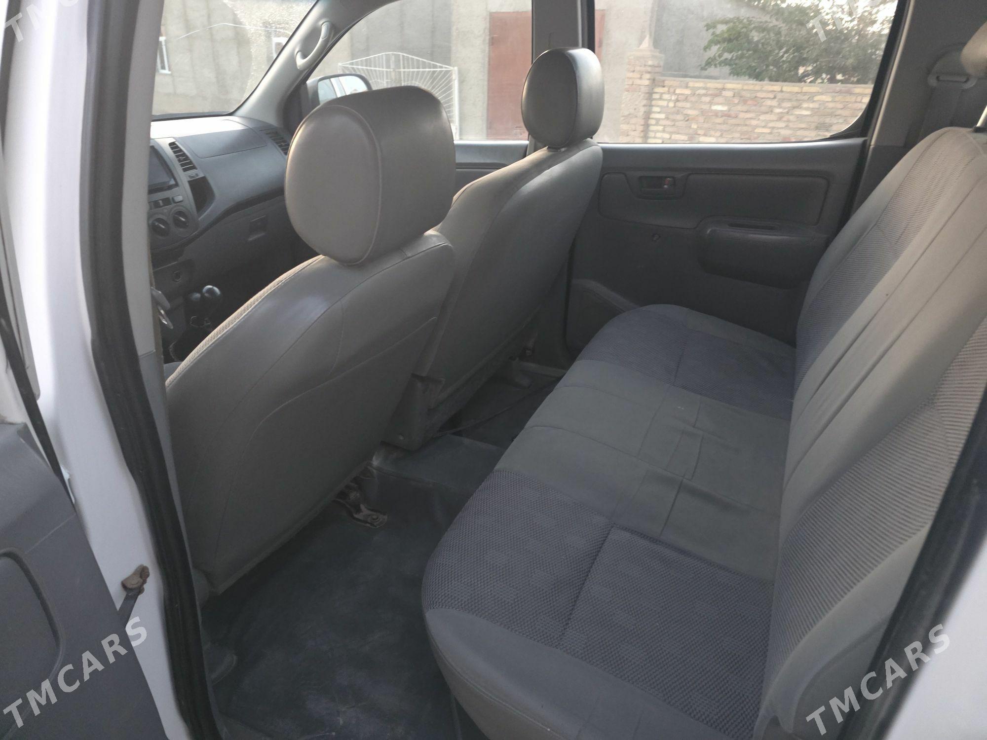 Toyota Hilux 2006 - 150 000 TMT - Gumdag - img 2