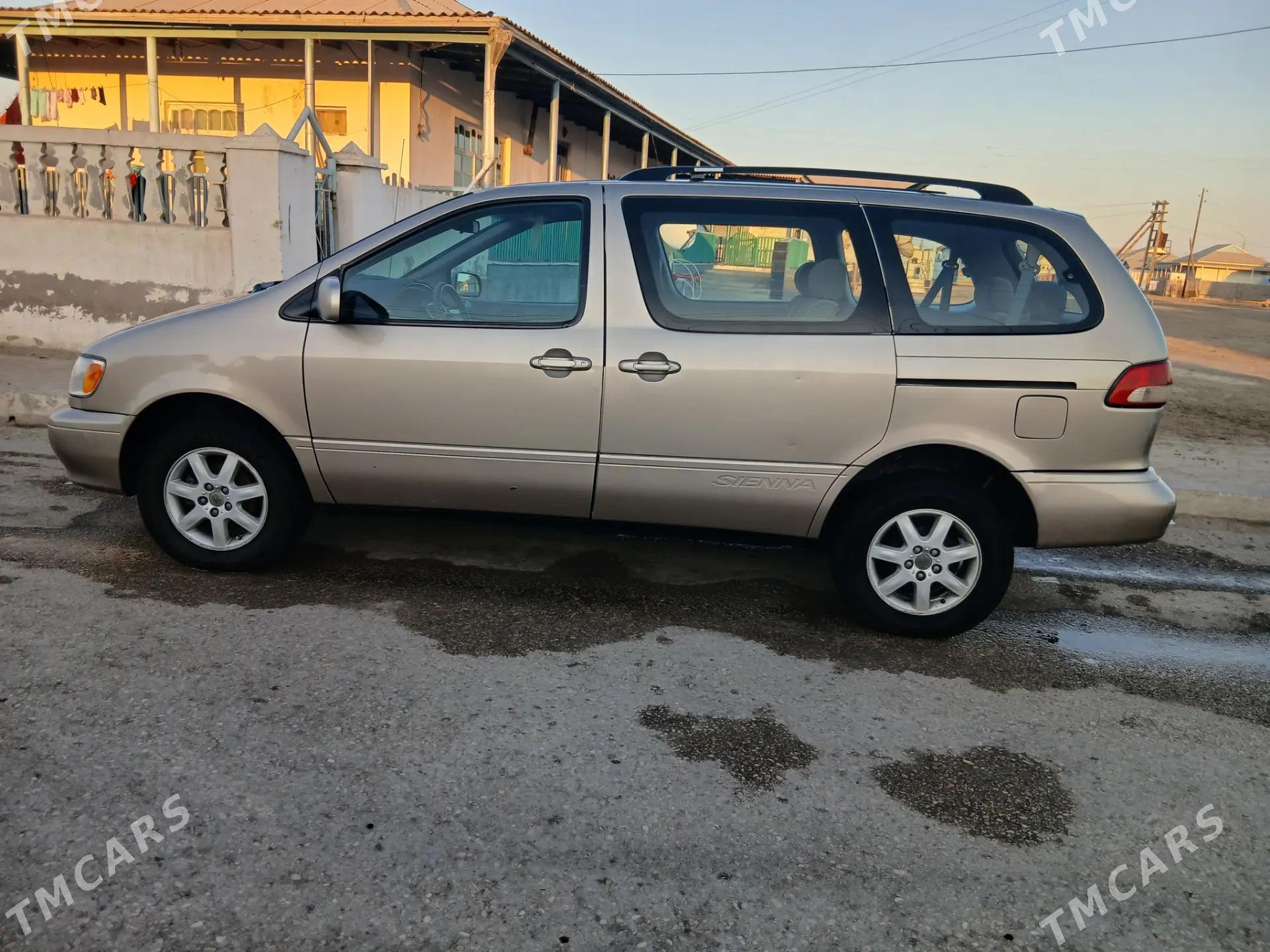 Toyota Sienna 2002 - 150 000 TMT - Esenguly - img 2