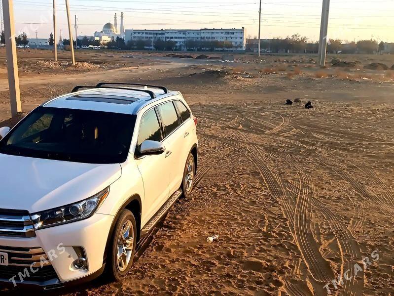 Toyota Highlander 2019 - 560 000 TMT - Мары - img 4
