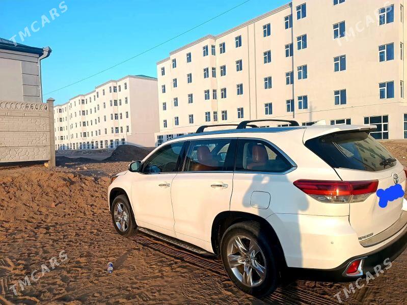 Toyota Highlander 2019 - 560 000 TMT - Мары - img 2