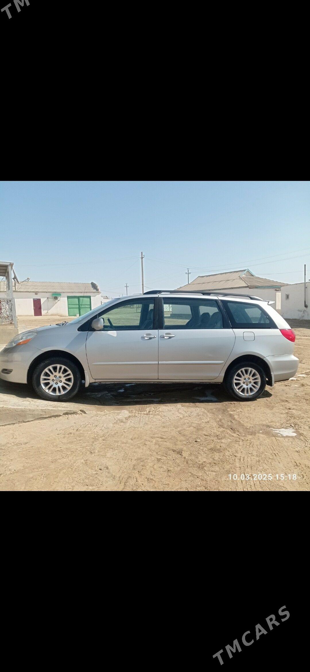 Toyota Sienna 2009 - 250 000 TMT - Балканабат - img 6