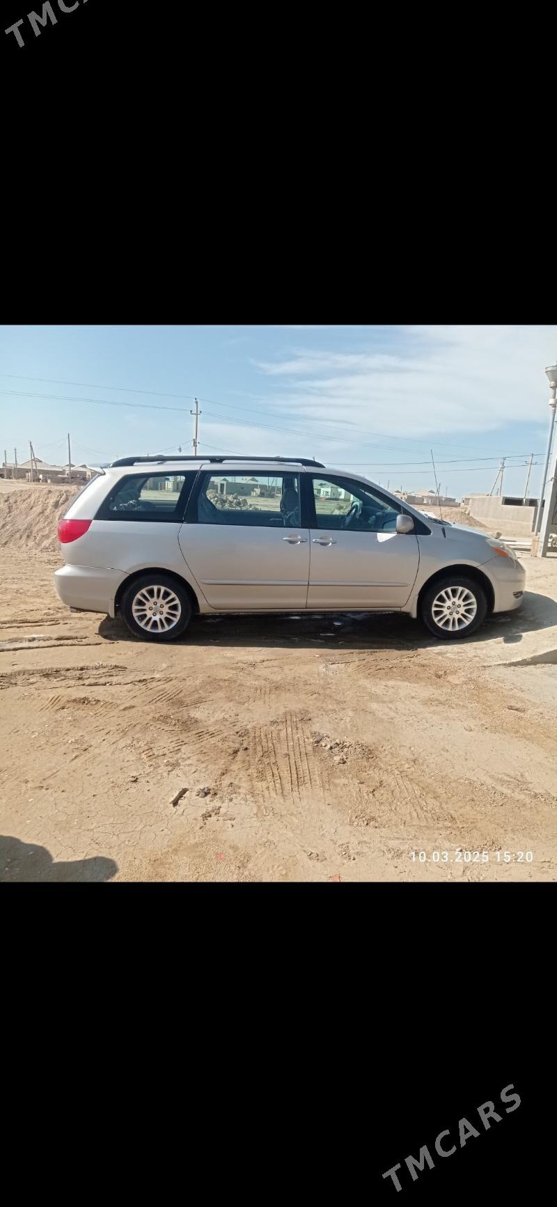 Toyota Sienna 2009 - 250 000 TMT - Балканабат - img 2