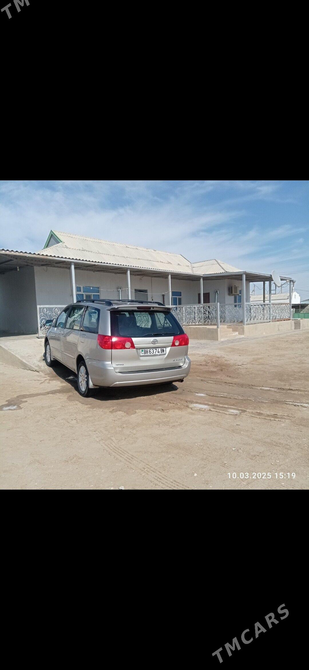 Toyota Sienna 2009 - 250 000 TMT - Балканабат - img 5