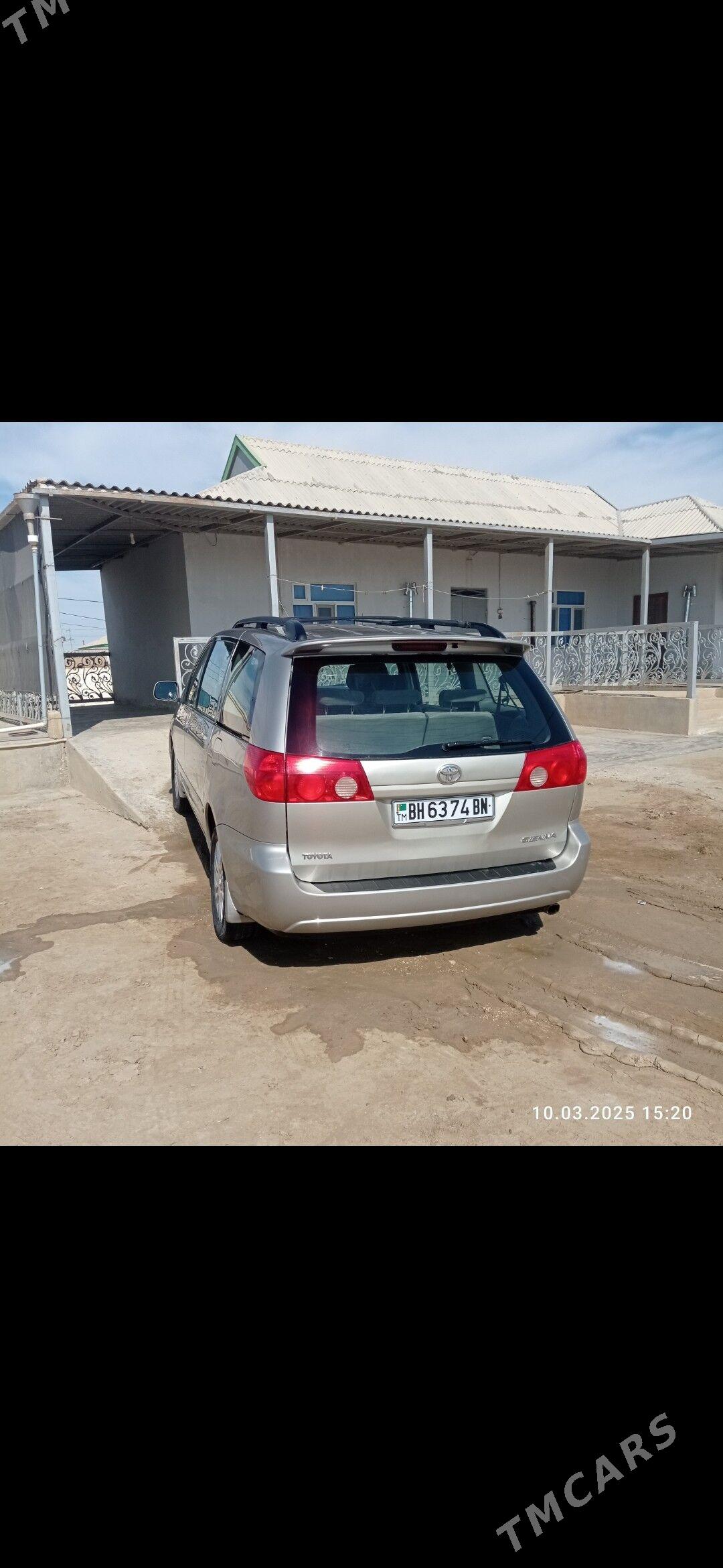 Toyota Sienna 2009 - 250 000 TMT - Балканабат - img 4
