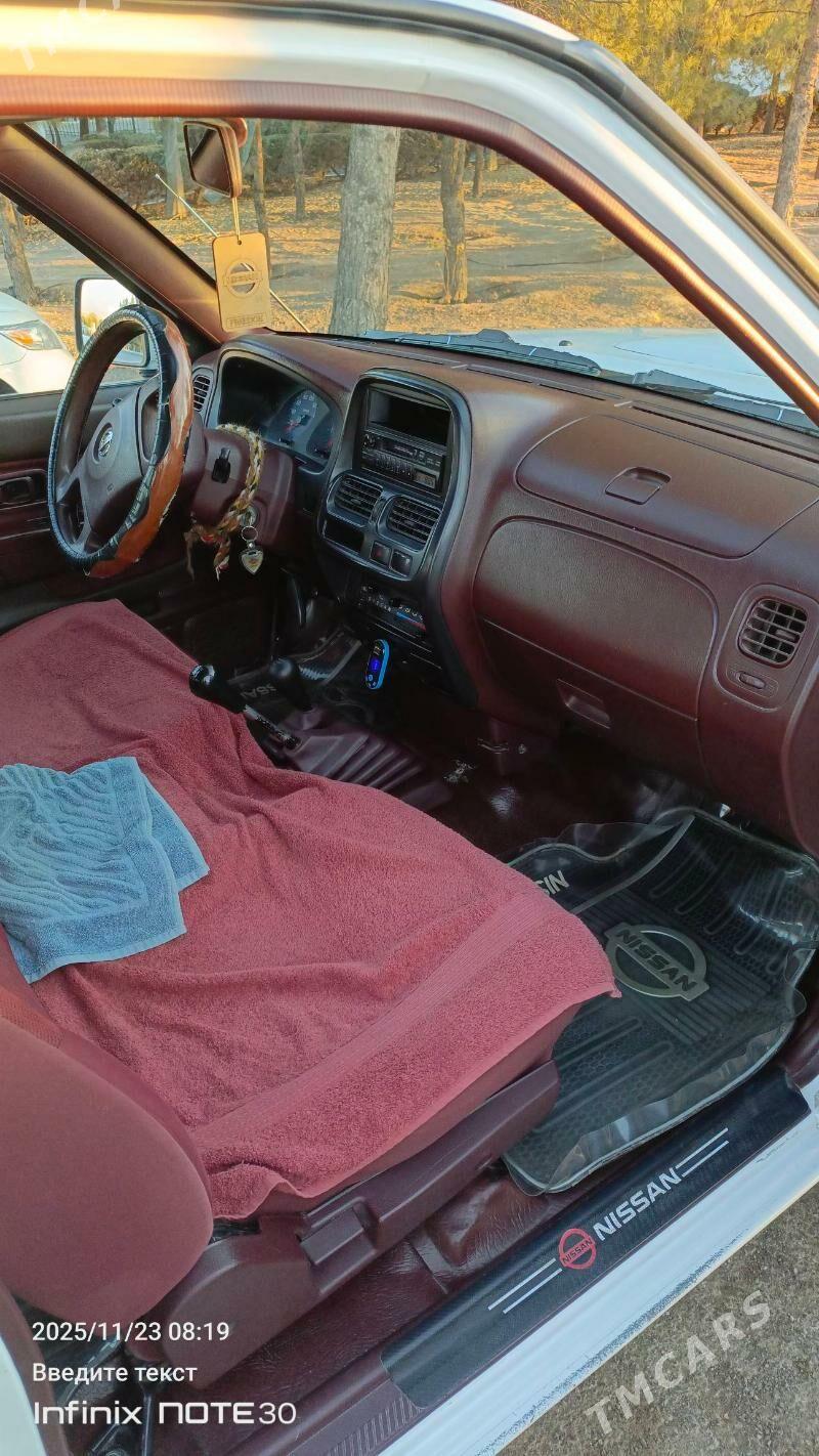 Nissan Navara 2012 - 200 000 TMT - Hitrowka - img 5