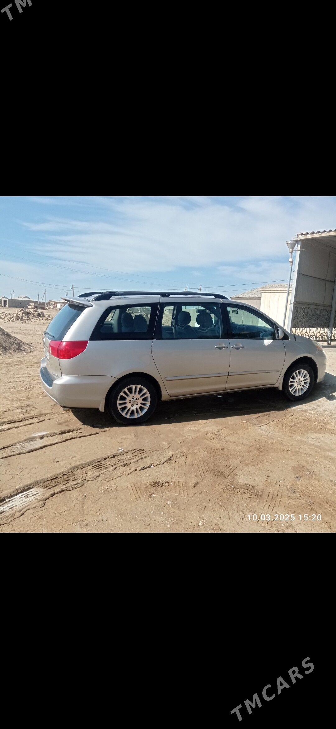 Toyota Sienna 2009 - 250 000 TMT - Балканабат - img 3