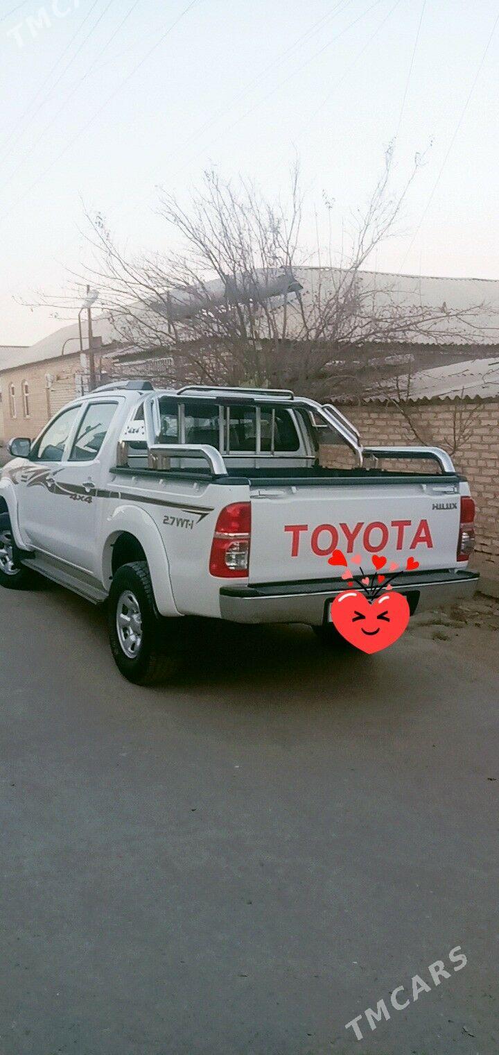 Toyota Hilux 2012 - 375 000 TMT - Mary - img 3