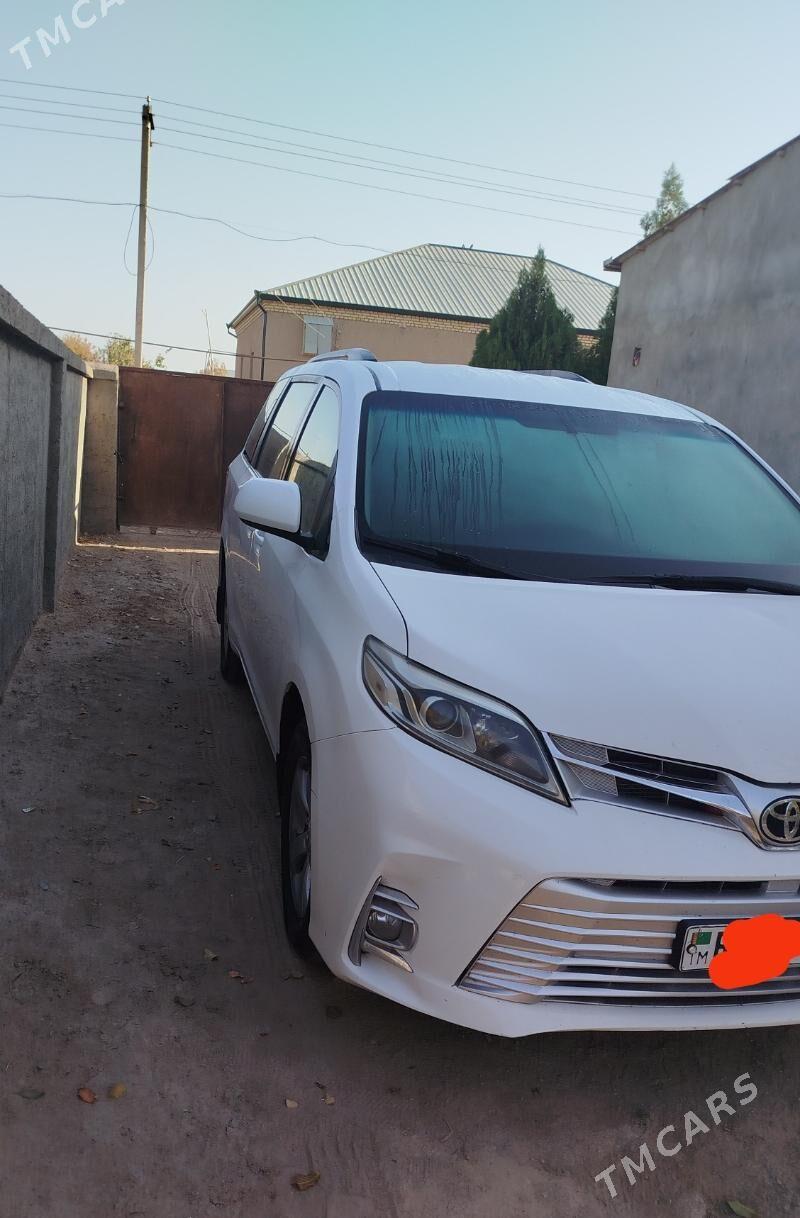 Toyota Sienna 2016 - 365 000 TMT - Дашогуз - img 2