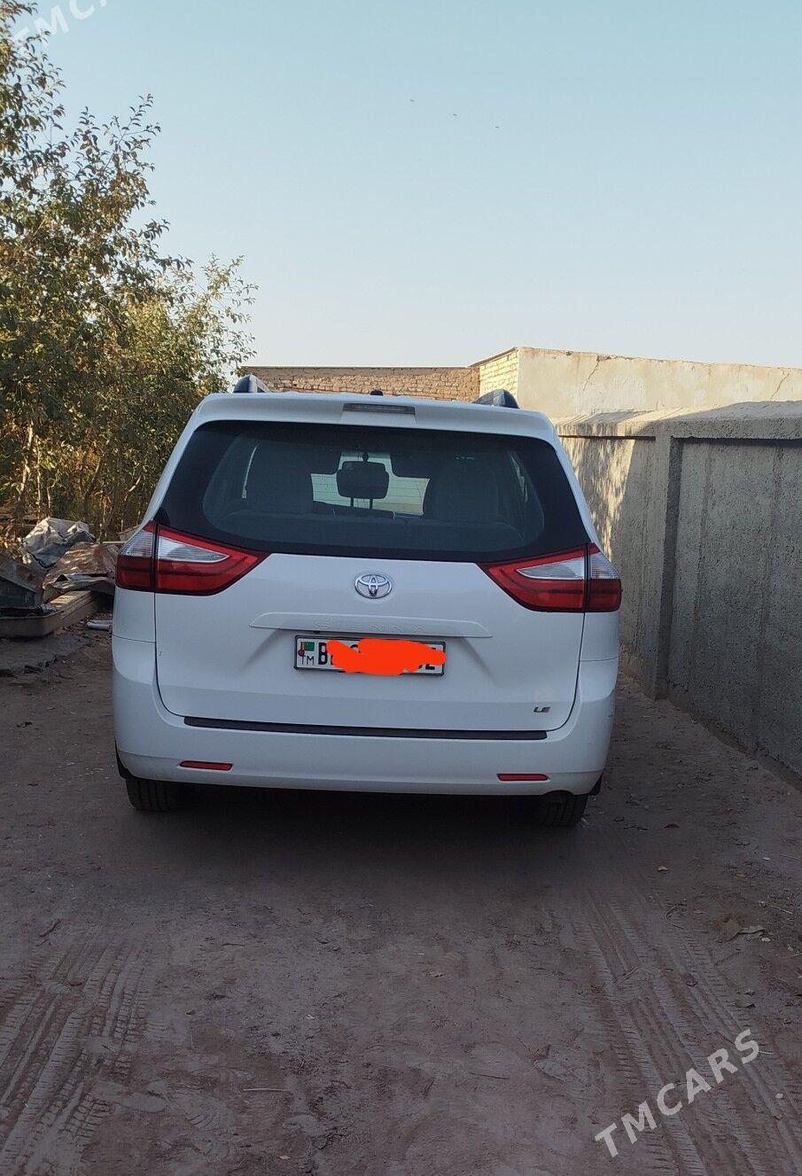 Toyota Sienna 2016 - 365 000 TMT - Дашогуз - img 3