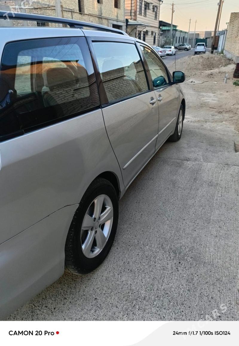 Toyota Sienna 2004 - 240 000 TMT - Туркменабат - img 2
