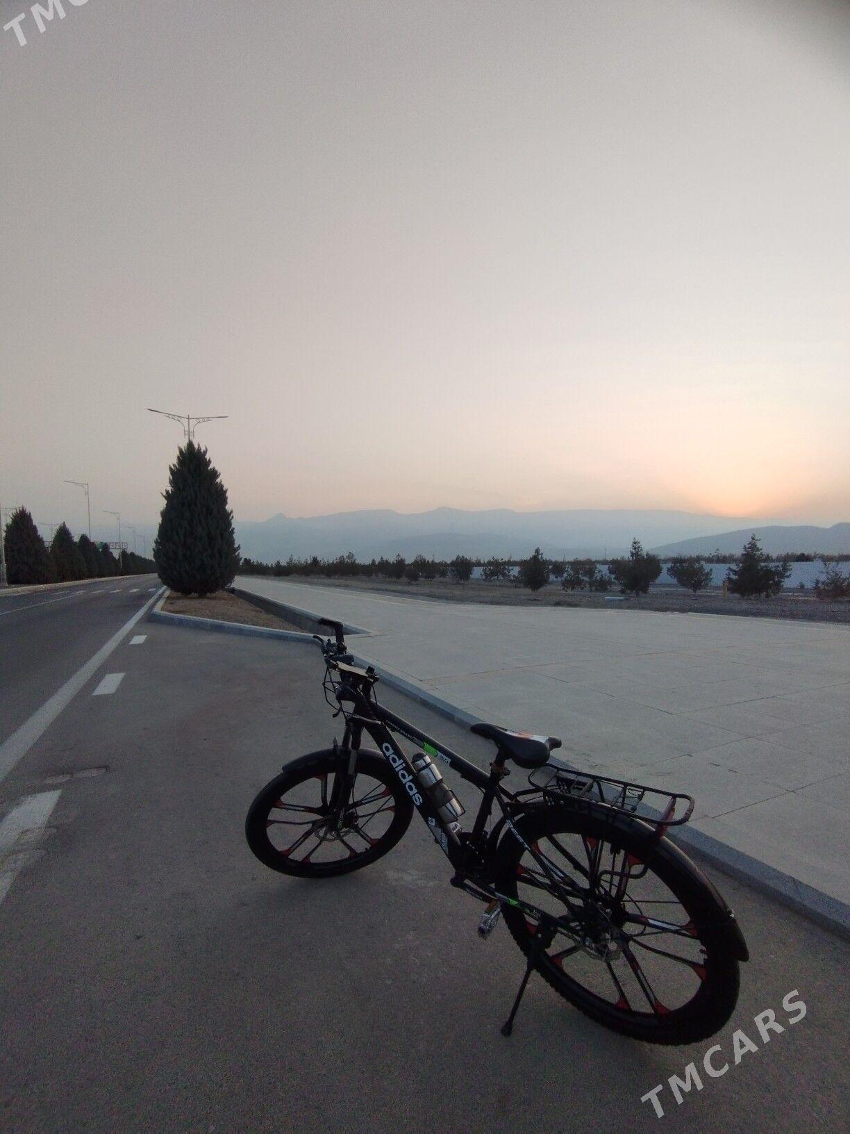 adidas tigir - Бекреве - img 1