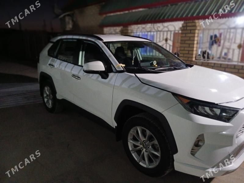 Toyota RAV4 2022 - 330 000 TMT - Ýolöten - img 1