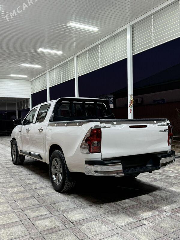 Toyota Hilux 2022 - 460 000 TMT - Ашхабад - img 8
