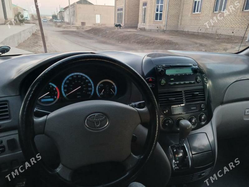 Toyota Sienna 2004 - 220 000 TMT - Дашогуз - img 10