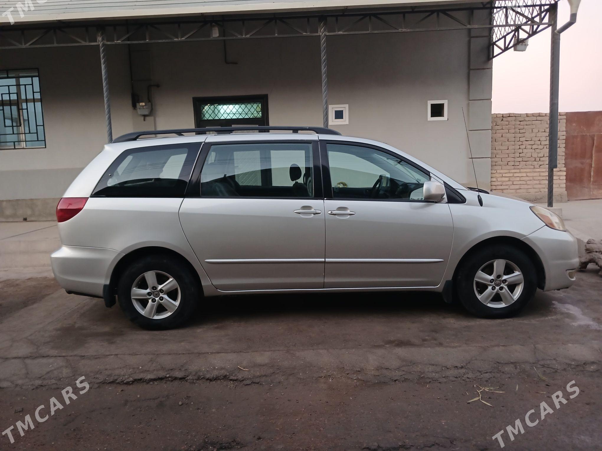 Toyota Sienna 2004 - 220 000 TMT - Дашогуз - img 5