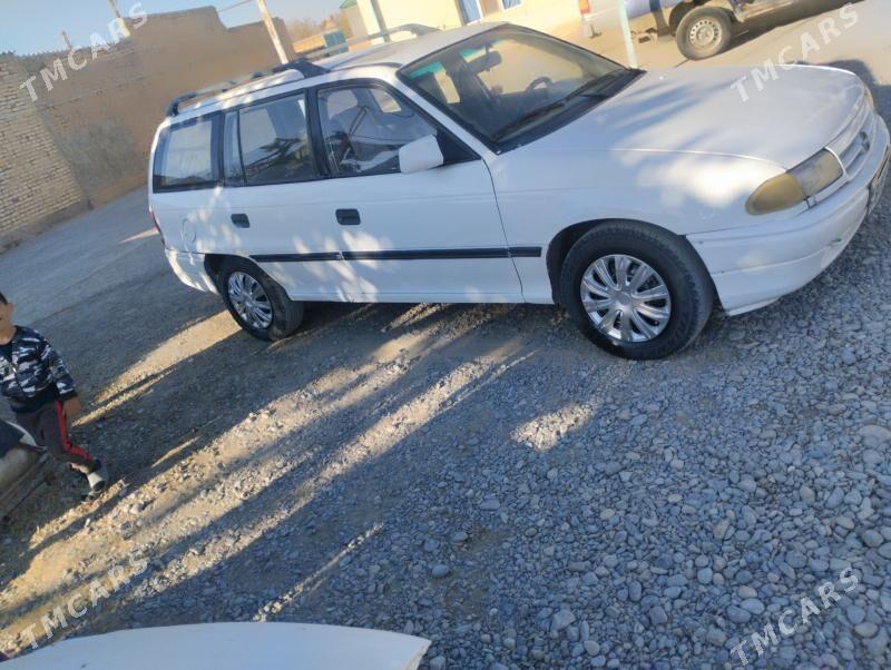 Opel Astra 1992 - 30 000 TMT - Kaka - img 3