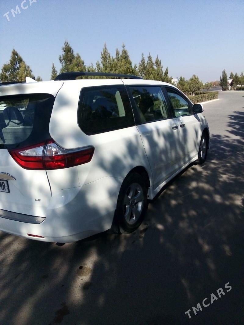 Toyota Sienna 2018 - 400 000 TMT - Векильбазар - img 2