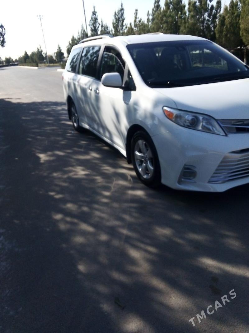 Toyota Sienna 2018 - 400 000 TMT - Векильбазар - img 4