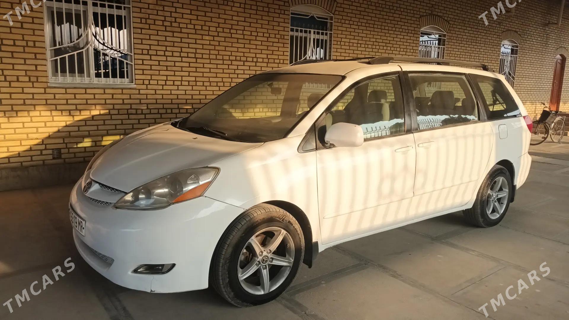 Toyota Sienna 2005 - 175 000 TMT - Векильбазар - img 9