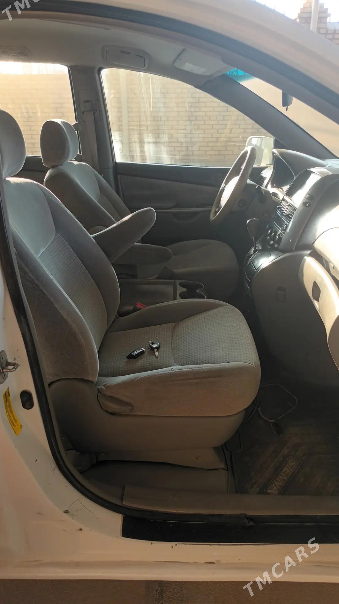 Toyota Sienna 2005 - 175 000 TMT - Векильбазар - img 5