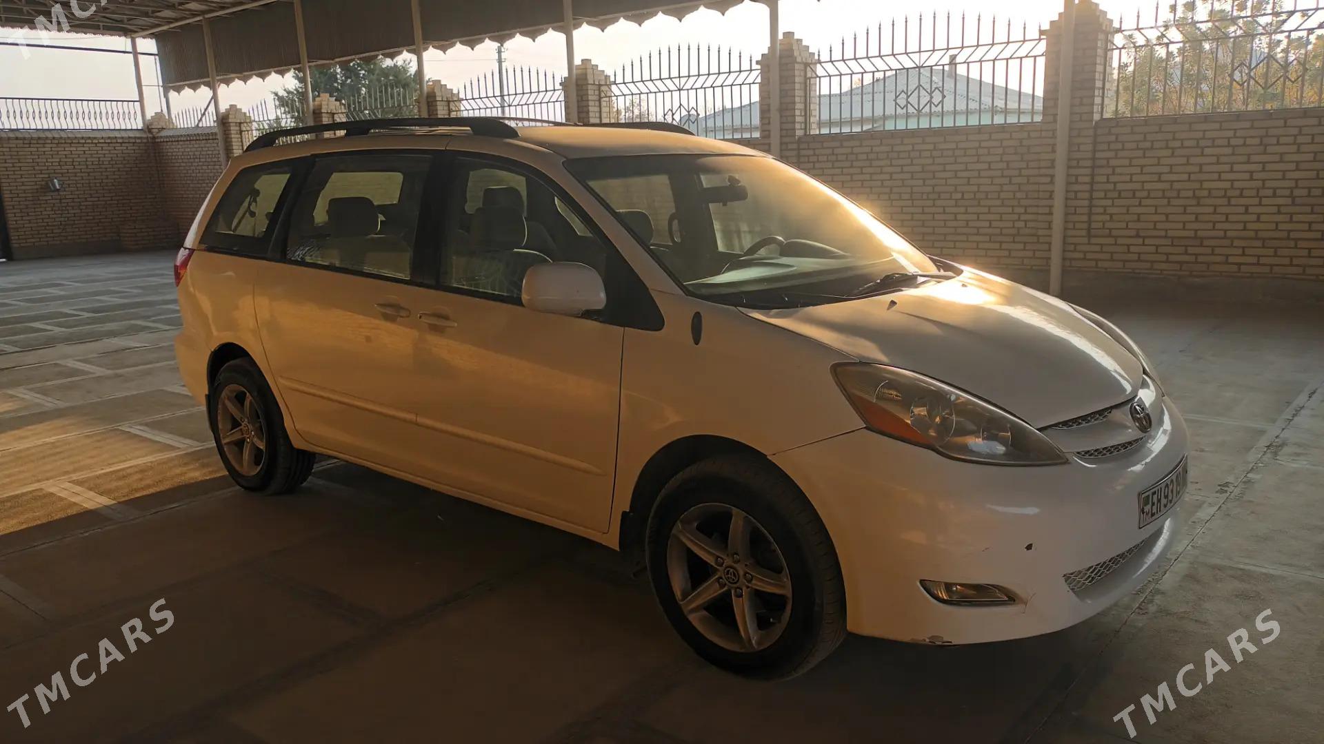 Toyota Sienna 2005 - 175 000 TMT - Векильбазар - img 10